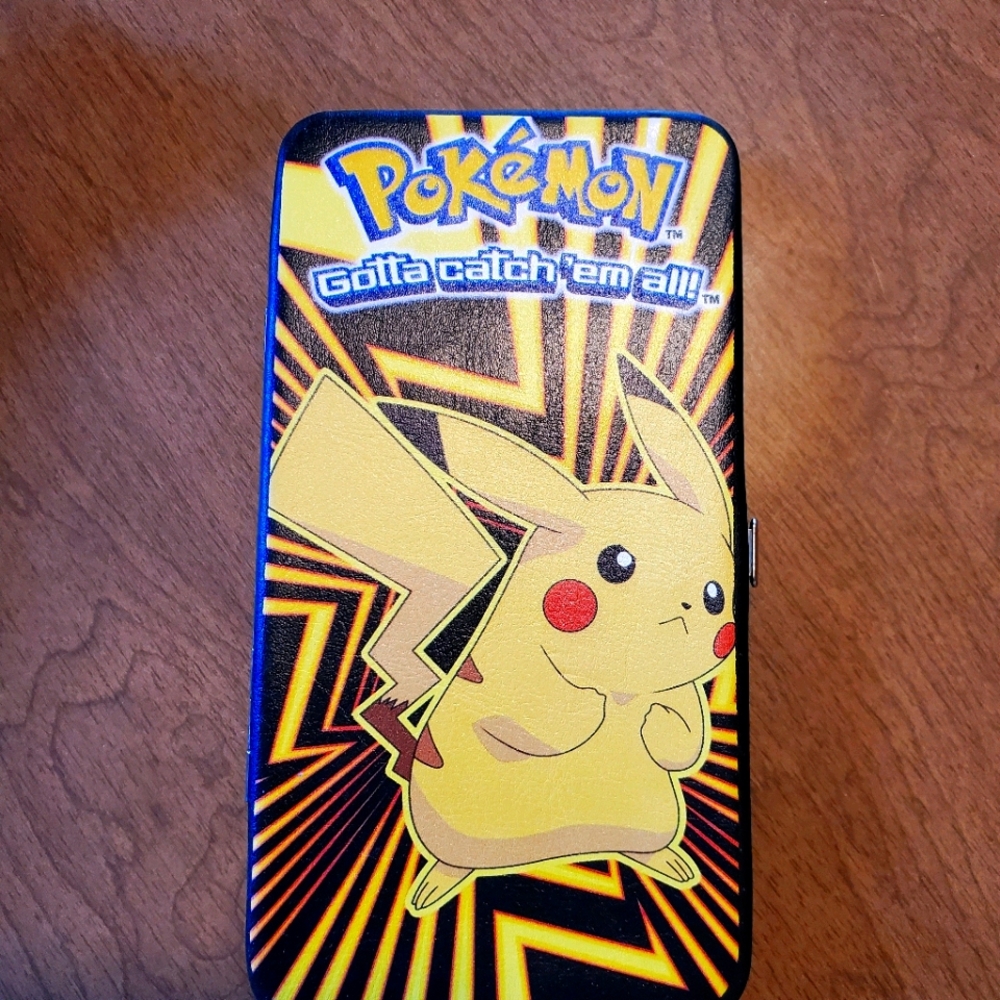 NWT POKEMON PIKACHU HINGE WALLET